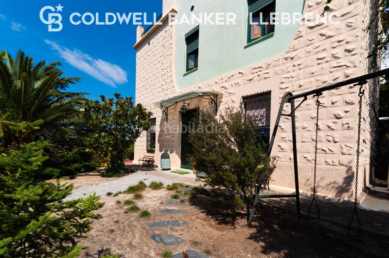 Foto e600ddbf-932c-4052-8668-271f95f086fe. Casa amb xemeneia calefacció aparcament piscina a Barcelona
