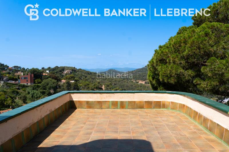 Foto f8f1a327-d7aa-4646-ab77-2f991b919423. Casa amb xemeneia calefacció aparcament piscina a Barcelona