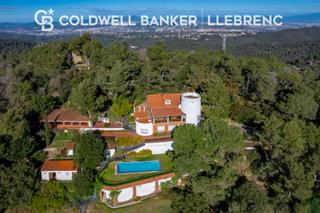 Casa a Vallvidrera - Tibidabo - Les Planes. Preciosa casa con un gran terreno en venta en la carretera de va