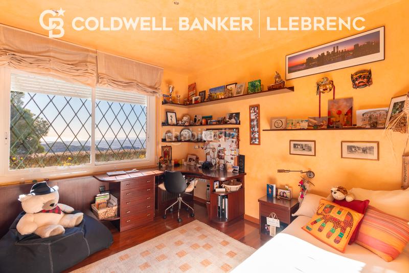 Foto 783ba390-5969-4353-9450-b8a09f74d0ef. Casa amb xemeneia calefacció aparcament piscina a Barcelona