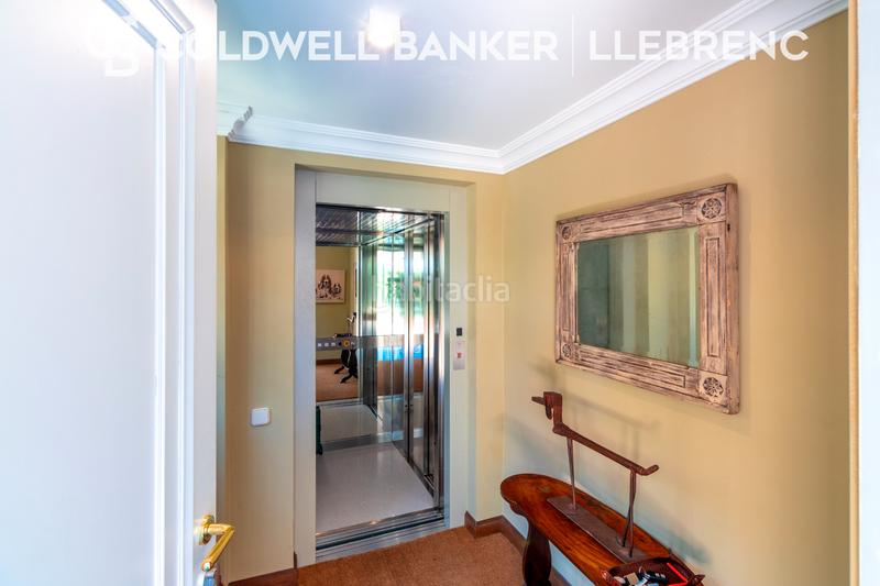 Foto 21098680-a6d9-4d18-9525-3ec68e5d1a45. Casa con camino riscaldamento parcheggio piscina in Barcelona