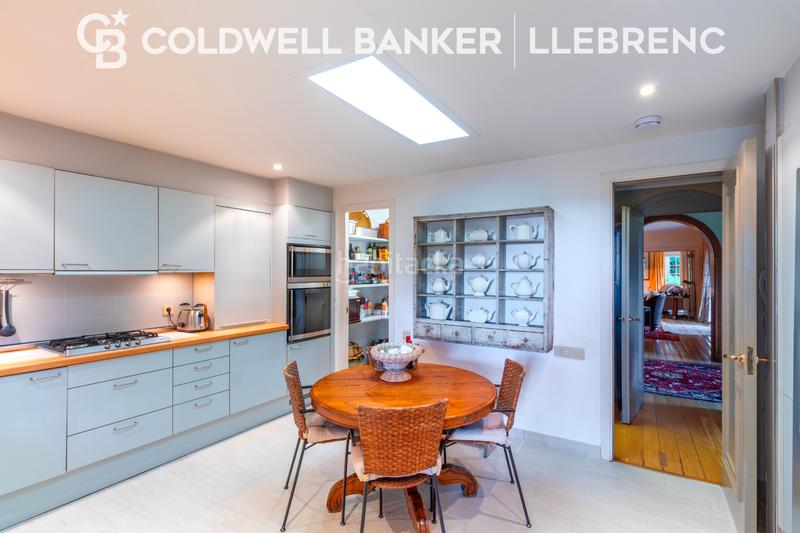 Foto 25cee0d3-1634-4e24-86aa-a1c481533602. Casa con camino riscaldamento parcheggio piscina in Barcelona