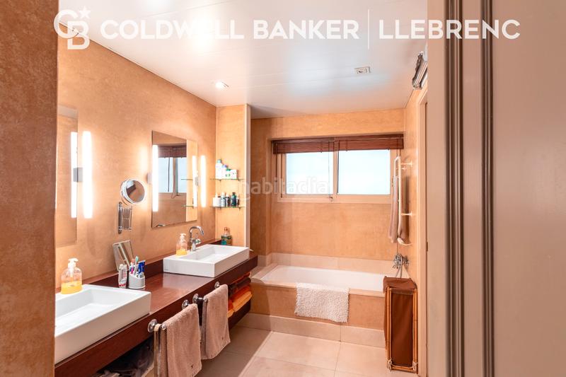 Foto 7dc86059-87f7-4fda-980c-60b598654e06. Casa con camino riscaldamento parcheggio piscina in Barcelona