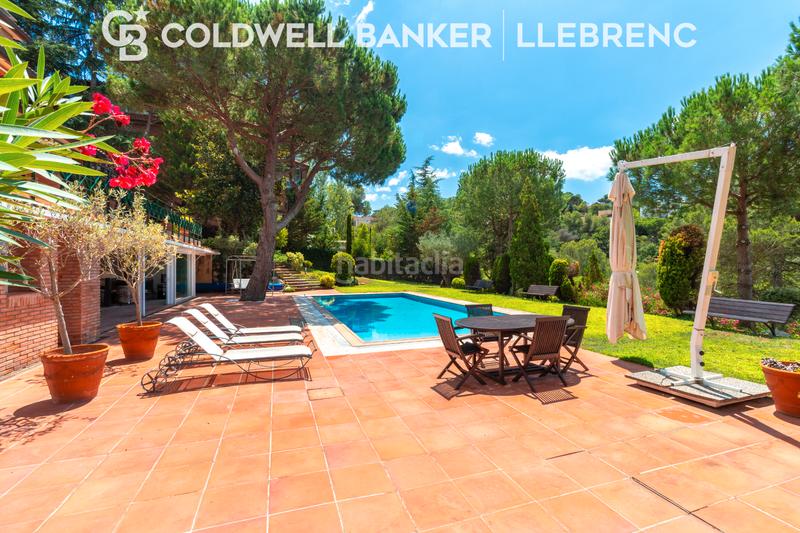 Foto 9f7e4fef-13b9-4523-8183-9d5ff437edd0. Casa con camino riscaldamento parcheggio piscina in Barcelona