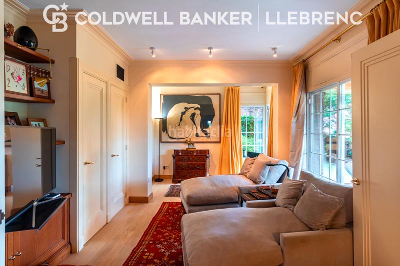 Foto c32ebd7d-b520-4c1f-b9ba-c8c562ac4dd1. Casa con camino riscaldamento parcheggio piscina in Barcelona