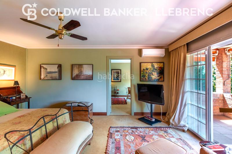 Foto d2dfb944-9baf-4d44-bbc4-692774a49417. Casa con camino riscaldamento parcheggio piscina in Barcelona