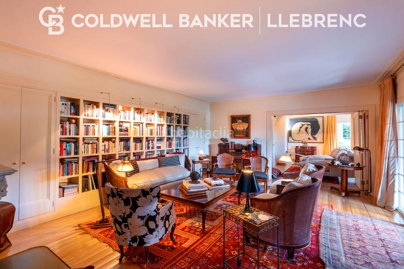 Foto e28db0b2-3191-4290-99c1-b86794e0873b. Casa con camino riscaldamento parcheggio piscina in Barcelona