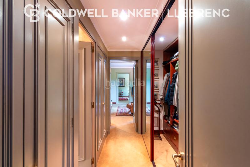 Foto e3a1833a-1577-445a-972c-a176432dcba4. Casa con camino riscaldamento parcheggio piscina in Barcelona