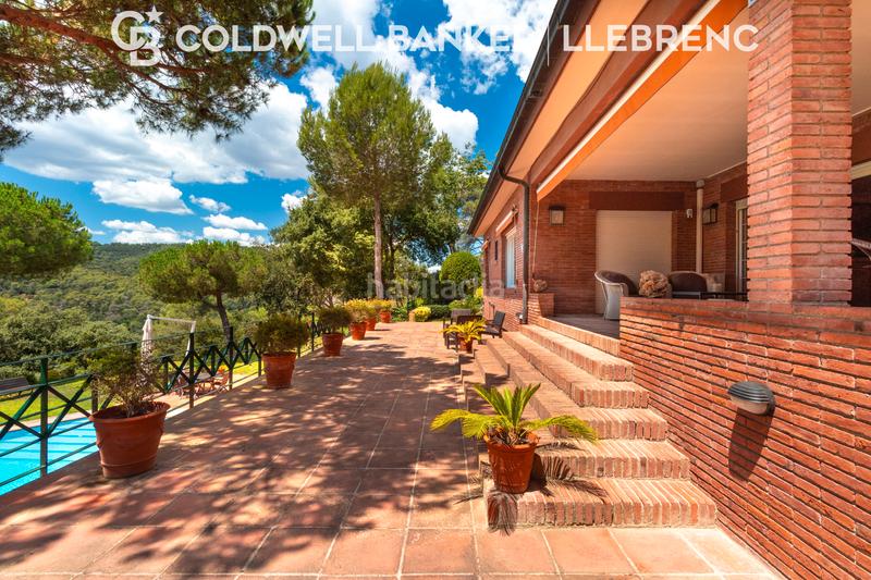 Foto f86b5e18-6872-4b56-86a9-65017b150cd0. Casa con camino riscaldamento parcheggio piscina in Barcelona