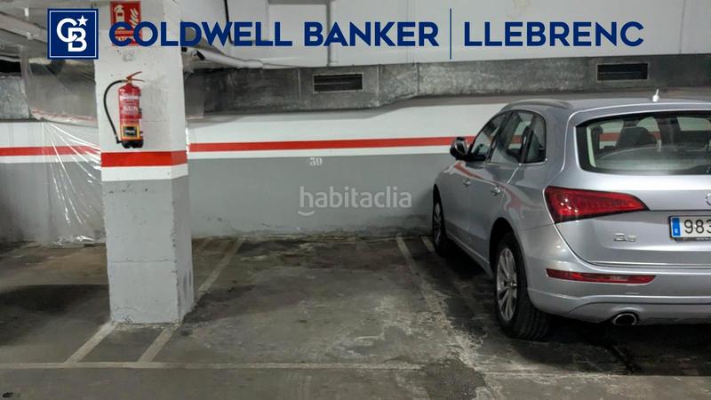 Foto 79c77a07-1c8c-4790-bbce-2b7f4646db3c. Parking voiture dans Tres Torres Barcelona