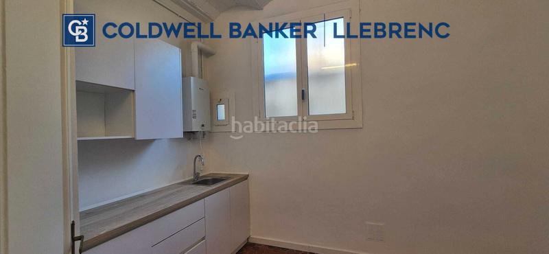 Foto 2bdd8cf4-f2b6-4840-b945-f29005131daa. Alquiler oficina maravillosa oficina con toques modernistas en alquiler en la calle bailén en Barcelona