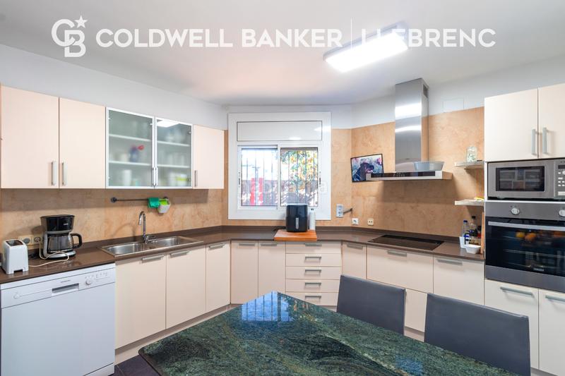 Foto 7f6760c2-d408-4415-a73f-0f4734933123. Casa amb xemeneia calefacció aparcament piscina a Sant Cugat del Vallès