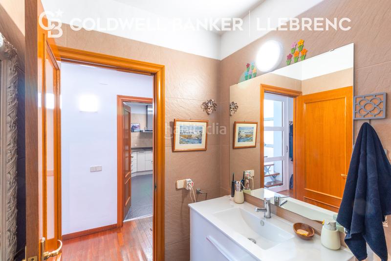 Foto 8d3c6188-bca5-4416-8cc8-d4fbfca95c33. Casa amb xemeneia calefacció aparcament piscina a Sant Cugat del Vallès