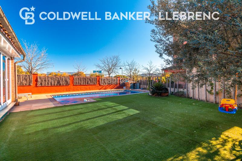 Foto 8e6f4b3d-2789-450f-ac47-5f3027bd589d. Casa amb xemeneia calefacció aparcament piscina a Sant Cugat del Vallès