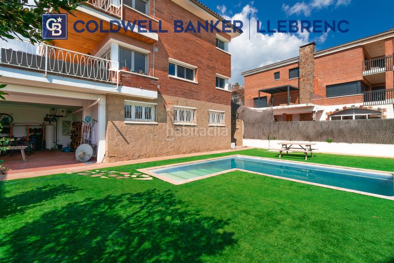 Foto f380831d-a253-4890-b823-bec8b6df0f3e. Casa amb calefacció aparcament piscina a La Plana-Bellsoleig Sant Just Desvern