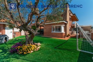 Location Maison à La Plana-Bellsoleig. Casa unifamiliar con piscina, jardín y amplias terrazas en la pl