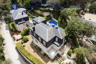 Casa a Vallvidrera - Tibidabo - Les Planes. Hermosa casa con jardín y piscina en venta en vallvidrera