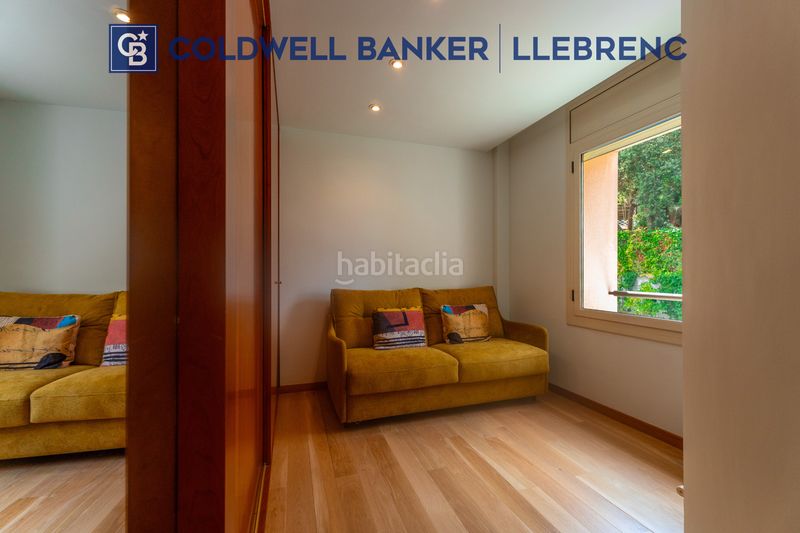 Foto be1b0d05-53cf-4e88-87d3-94bf6b7e798a. Casa amb xemeneia calefacció aparcament piscina a Barcelona