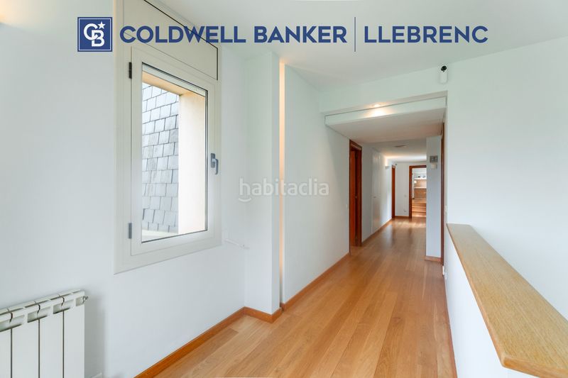 Foto cd3cb4b0-55b2-4aec-8784-c9d9faf866d3. Casa amb xemeneia calefacció aparcament piscina a Barcelona