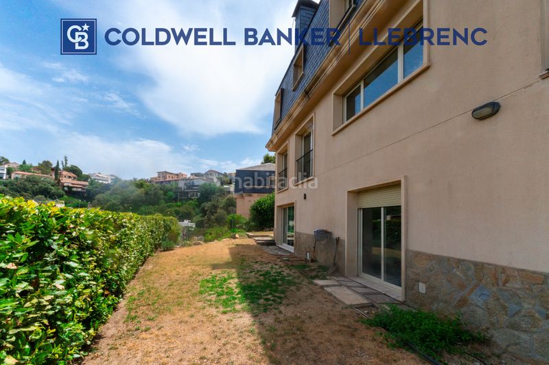 Foto d47cf836-0b0c-46d6-bd79-bc171bf94b78. Casa amb xemeneia calefacció aparcament piscina a Barcelona