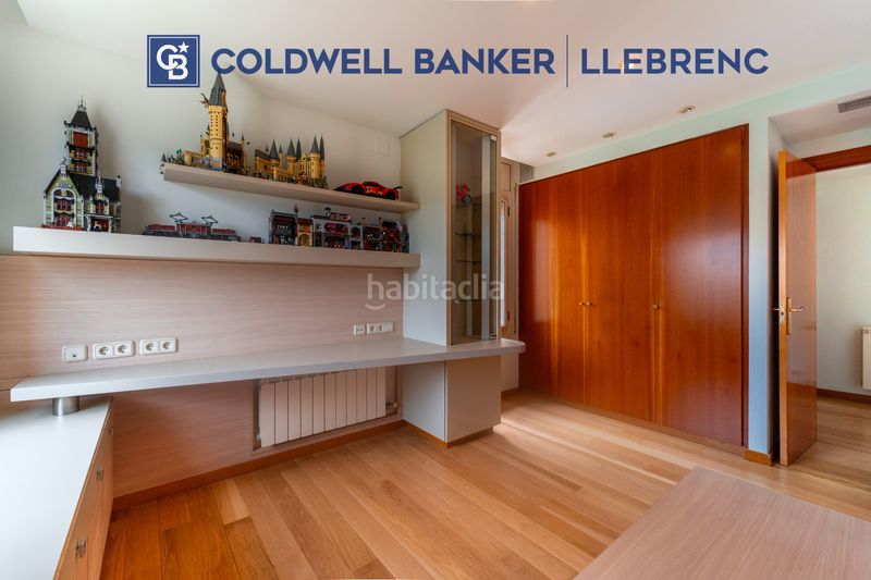 Foto e5d83701-35c4-4adb-8d76-12b34ddb67d1. Casa amb xemeneia calefacció aparcament piscina a Barcelona