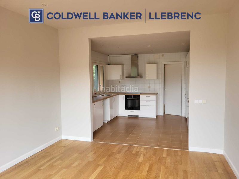 Foto 0435b277-88a9-485d-8973-60a9e0e1e889. Rent ground floor with fireplace heating parking in Barcelona