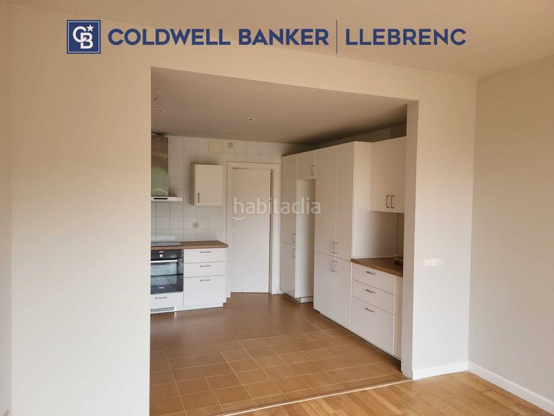 Foto 38a42994-9340-4a3d-83df-0dce36c3a919. Rent ground floor with fireplace heating parking in Barcelona