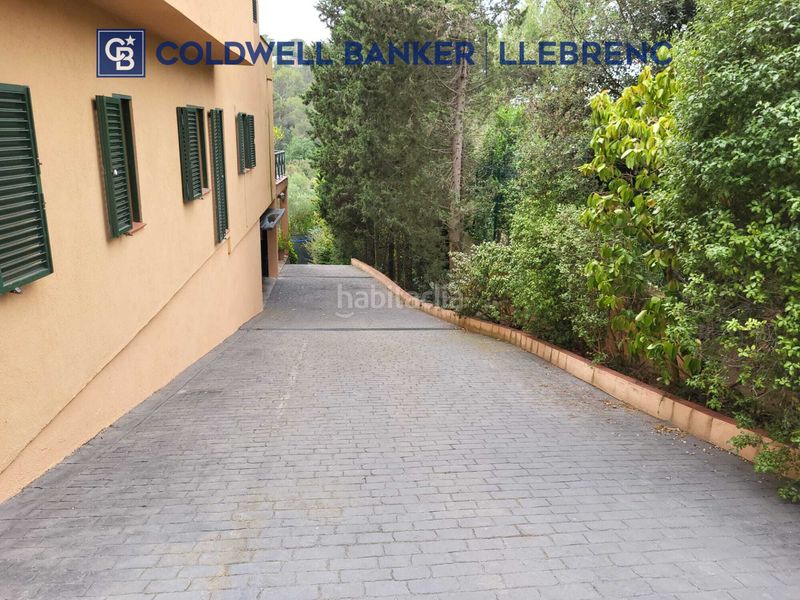Foto 40e1a481-97ac-4341-996b-e5dc24f019eb. Rent ground floor with fireplace heating parking in Barcelona