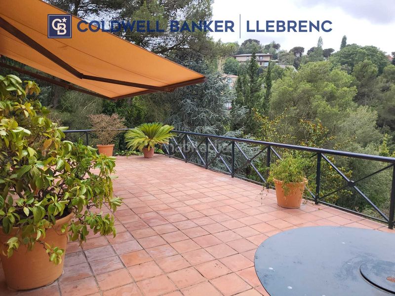 Foto 4f8500f1-ae12-4117-9fb7-e850b4a2da34. Rent ground floor with fireplace heating parking in Barcelona