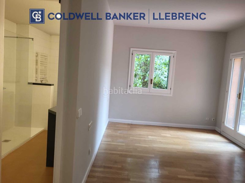 Foto 4f9be1d0-6ae7-4c9b-9073-bcd17f564b0a. Rent ground floor with fireplace heating parking in Barcelona