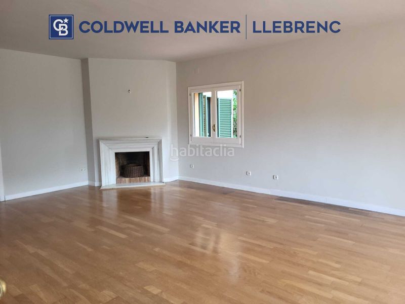 Foto 548f1758-e570-4720-be3a-0af52c552e0e. Rent ground floor with fireplace heating parking in Barcelona