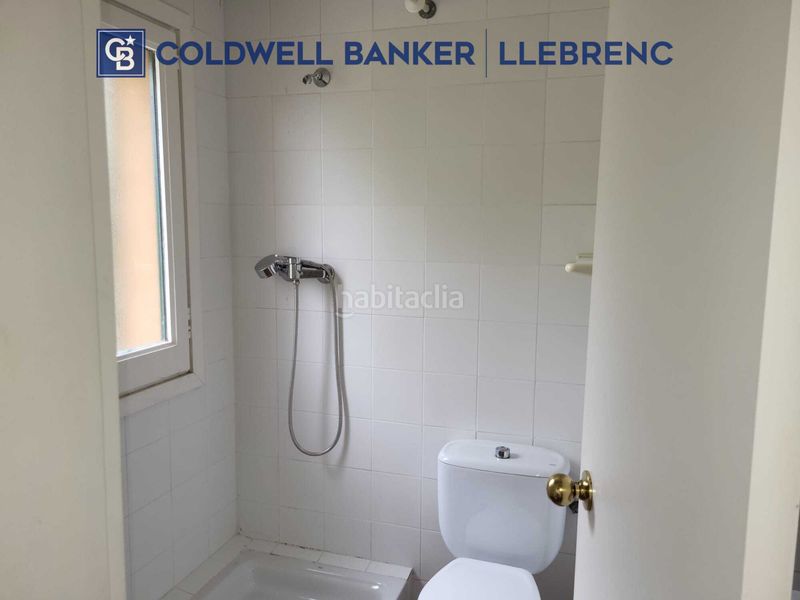 Foto 5cbe9e60-c654-4a58-bdd8-5c647e760833. Rent ground floor with fireplace heating parking in Barcelona
