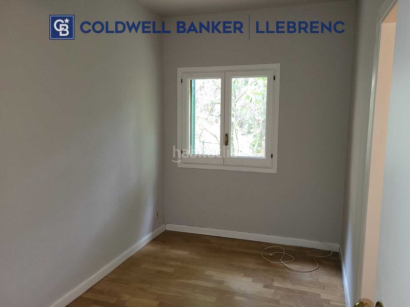 Foto 92f189b7-bfa4-4fcc-bc37-2dc1a6c6b7b0. Rent ground floor with fireplace heating parking in Barcelona