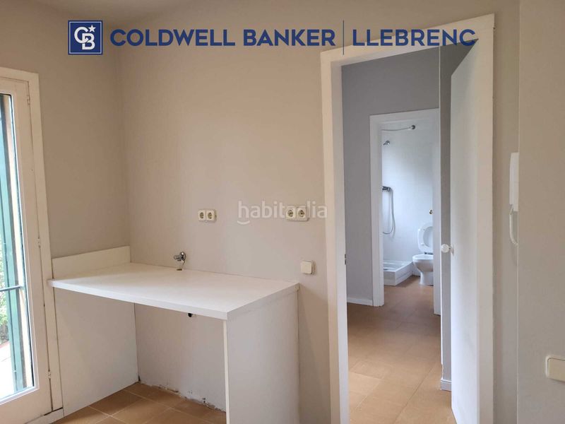 Foto b8cd9075-b29f-4126-9f5f-e82c97f4897b. Rent ground floor with fireplace heating parking in Barcelona
