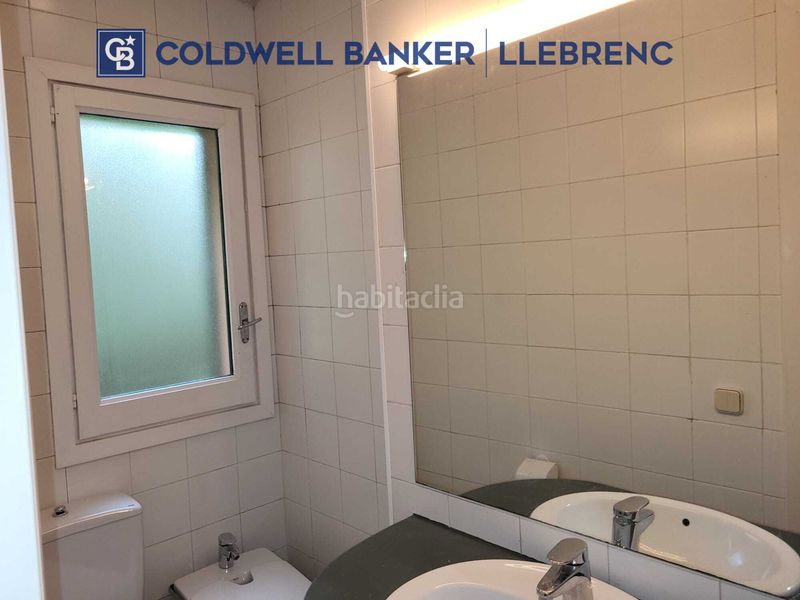 Foto b9b8689e-0c43-48b8-9b20-cf5691319832. Rent ground floor with fireplace heating parking in Barcelona