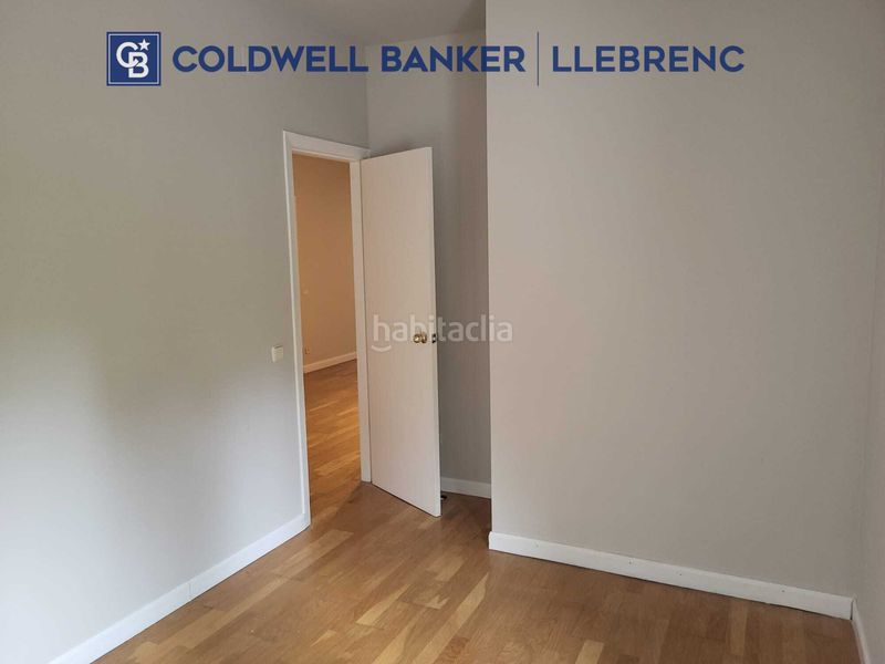 Foto d70eace0-52bb-4313-8a85-df59cc787636. Rent ground floor with fireplace heating parking in Barcelona