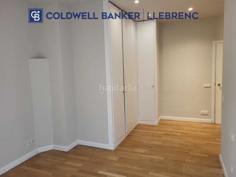 Foto dd0c72bf-4abe-4e63-b583-1b0d609feb64. Rent ground floor with fireplace heating parking in Barcelona