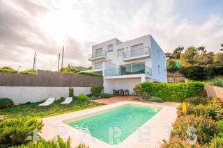 Maison à Santa Susanna. Chalet amueblado de 220m2 de obra nueva con vistas al mar