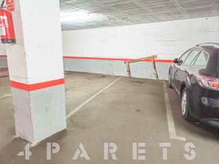 Aparcament cotxe  Ronda francesc maci�. Amplia plaza de garaje en president maci� matar�