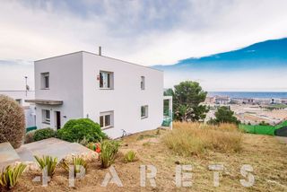 Rent House in Santa Susanna. Chalet de 220m2 con vistas al mar en santa susanna