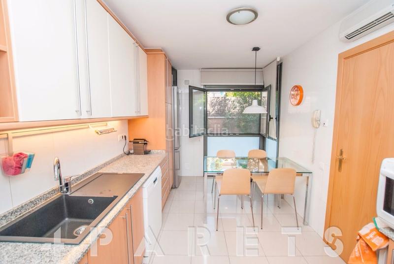 Foto 0eac1407-4fa1-49ba-a280-dc693808a343. Reihenhaus mit heizung parking pool in Cabrils