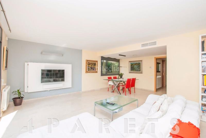 Foto 4866cf13-e302-47c5-802c-2b76e1053b0e. Reihenhaus mit heizung parking pool in Cabrils