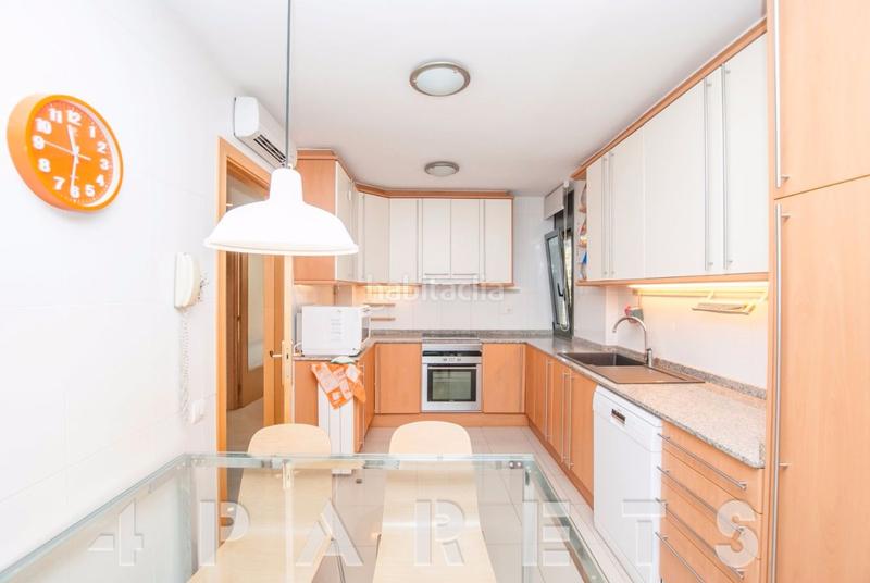 Foto f0e388d5-df75-4b44-bcd5-50bb95ed6d8a. Reihenhaus mit heizung parking pool in Cabrils