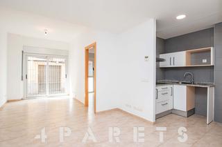 Lloguer Pis  Carrer sant bru. Práctica y funcional planta baja de una habitación en pleno cent
