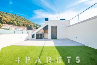Casa adossada  Avinguda del remei. Fantástica casa obra nueva de 3 habitaciones con terraza y garaj