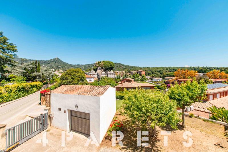 Foto e1cdc902-3fa4-4e3c-bb7d-c8c8f8113bae. Casa adosada sensacional casa adosada a tres vientos en el centro en Cabrera de Mar