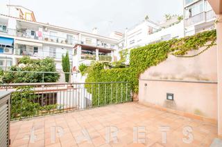 Lloguer Pis a Centre. Amplio y luminoso loft seminuevo con terraza en el centro de mat
