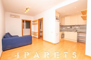 Appartement  Carrer de la democràcia. Precioso piso reformado de 2 habitaciones a 5 minutos de glorias