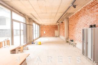 Local commercial  Plaça de la coca de mataró. Genial local de 77m2 al lado de la estación de tren de mataró