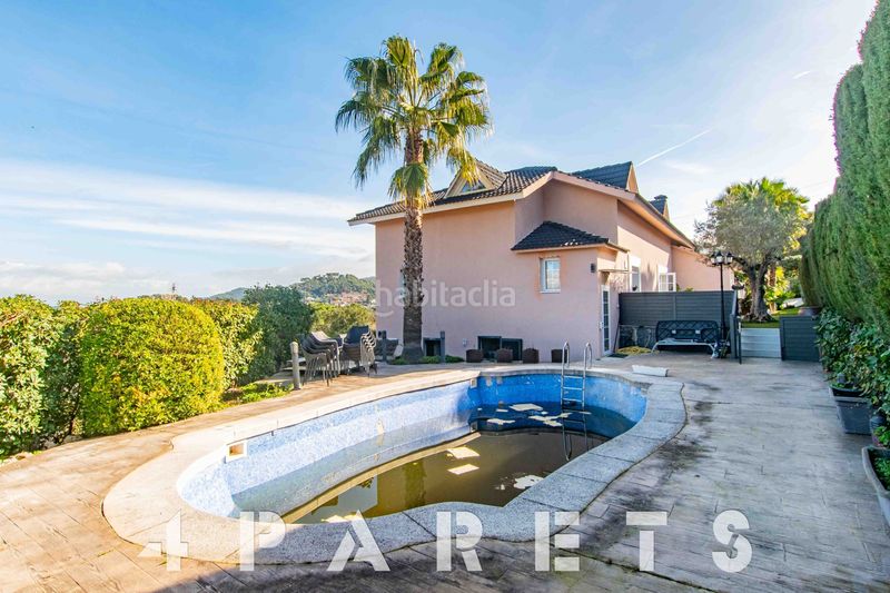 Foto 2070bd77-bd5c-4928-bdce-4d10cd7e2a4c. Casa amb xemeneia calefacció aparcament piscina a Vilanova del Vallès
